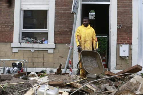 Inondations: l’eau baisse, l’heure est au bilan, plus de 20 morts, un jour de deuil national décrété