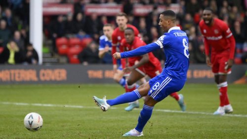 Youri Tielemans loupe un penalty en FA Cup lors de la victoire de Leicester contre Walsall (vidéo)