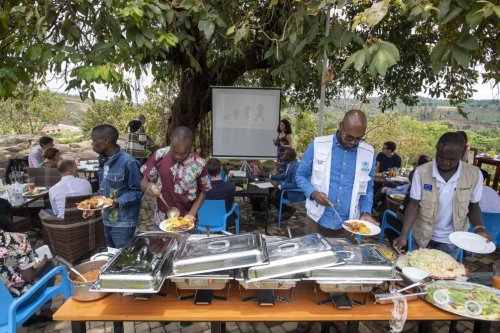 En Ouganda, les réfugiés sont à la fois choyés par l’aide internationale et surveillés par l’autorité