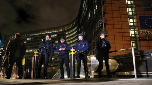 Attaque au couteau à Schuman: trois blessés, dont l’un grièvement