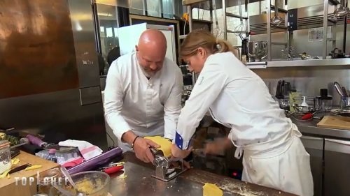 «Top Chef»: Philippe Etchebest pris en flagrant délit de tricherie (vidéo)