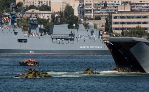 Contre-offensive ukrainienne: la Russie retire ses sous-marins de Crimée