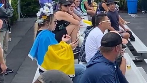 Scandale à l'Open de Cincinnati: une spectatrice exclue… parce qu'elle arborait un drapeau ukrainien! (vidéo)