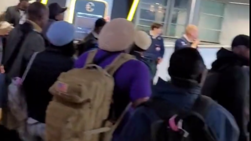 Brussels Airport: des passagers se rebellent, les départs hors Schengen très perturbés