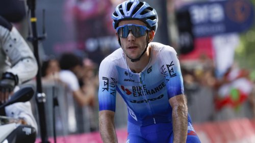Simon Yates chute à l’entraînement et renonce au Tour de Lombardie