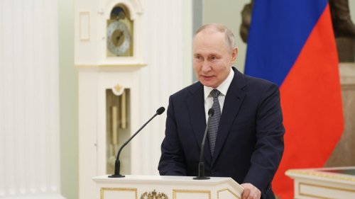 Une arrestation de Poutine serait «une déclaration de guerre contre la Russe» avertit un de ses proches