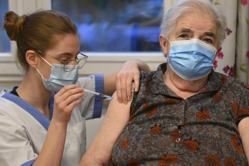 Troisième dose pour les plus de 65 ans: quid des personnes dont le vaccin n’est plus utilisé en Belgique?