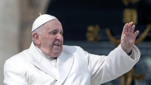Le pape François hospitalisé: le Vatican donne de ses nouvelles