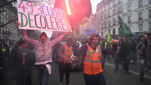 Crise des retraites en France: dans la rue, la nausée contre Emmanuel Macron
