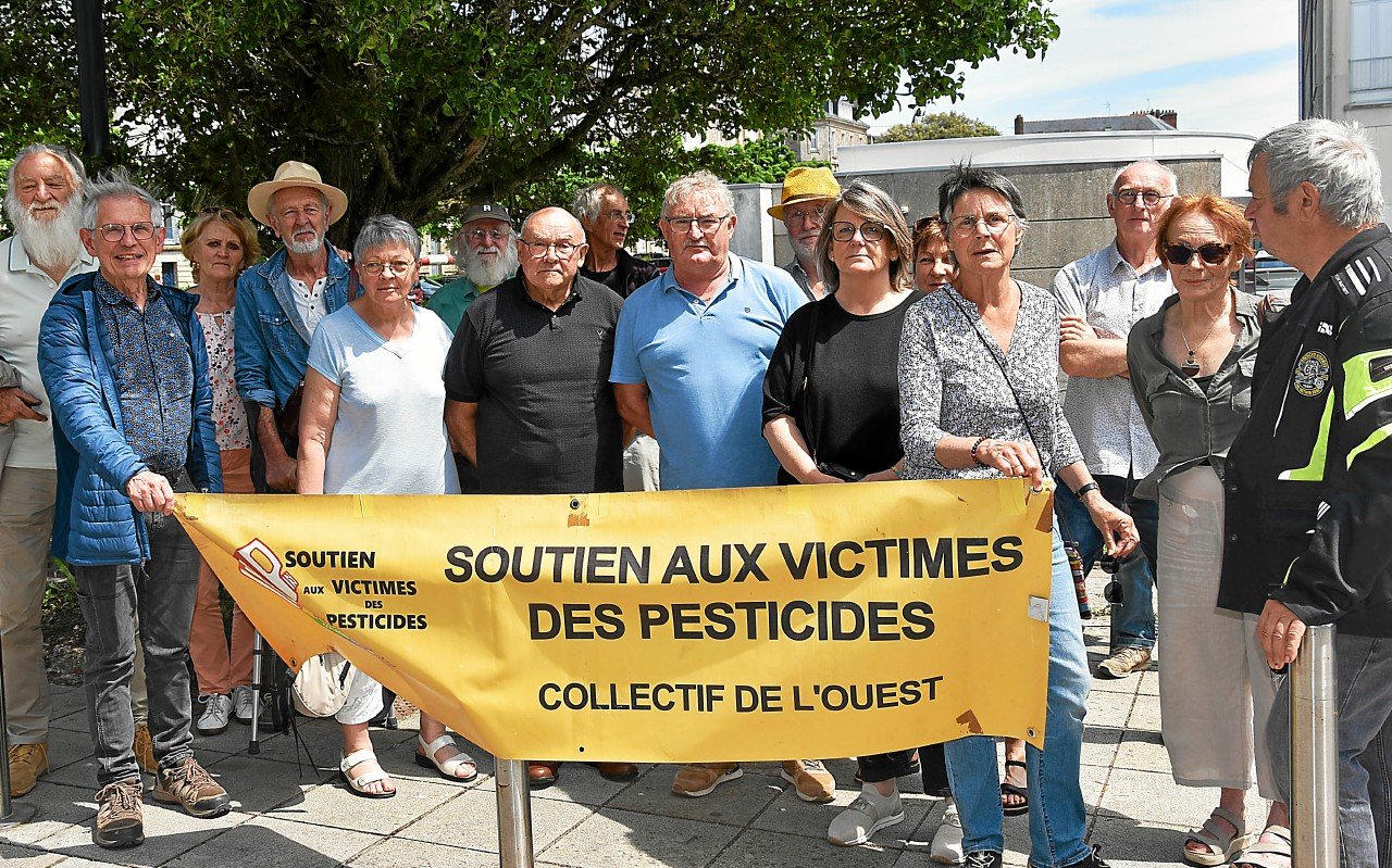 À Vannes, le Collectif de soutien aux victimes des pesticides réclame justice pour un agriculteur morbihannais