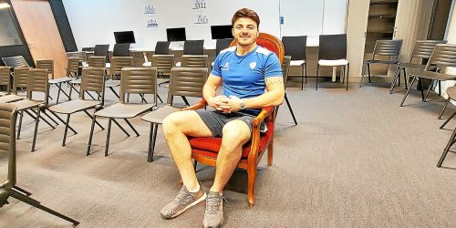 Qui trône sur le fauteuil rouge au Rugby-club Vannes ?