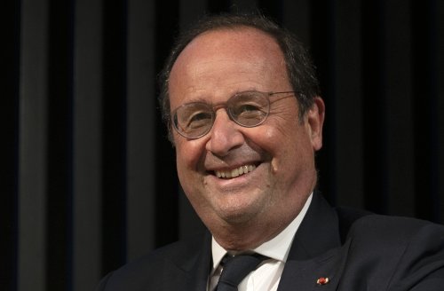 Présidentielle : François Hollande pas candidat « pour l’instant », mais…