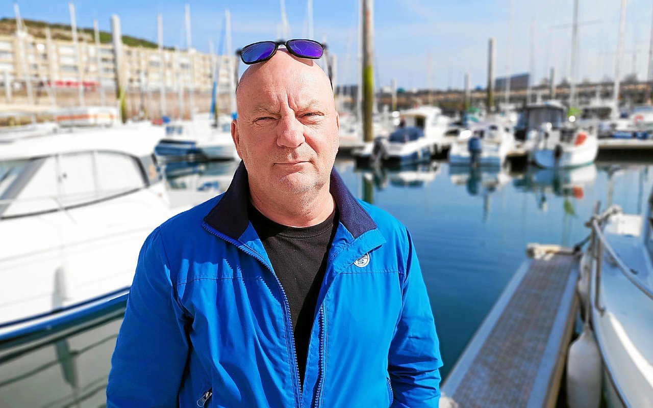 À Saint-Cast, le cow-boy des mers Patrick Tranchant paré pour un nouveau défi en bateau écolo