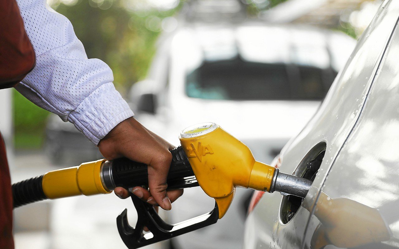 Elles pèsent pour la moitié du prix au litre : à quoi servent les taxes sur le carburant ? 🔒
