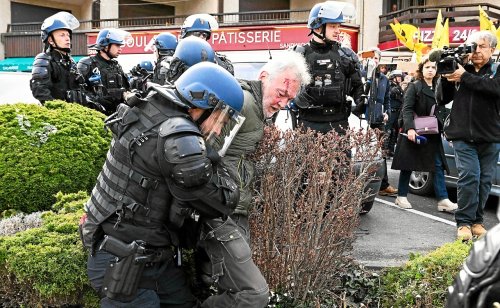 Deux manifestants interpellés avant l’arrivée d’Emmanuel Macron dans les Hautes-Alpes