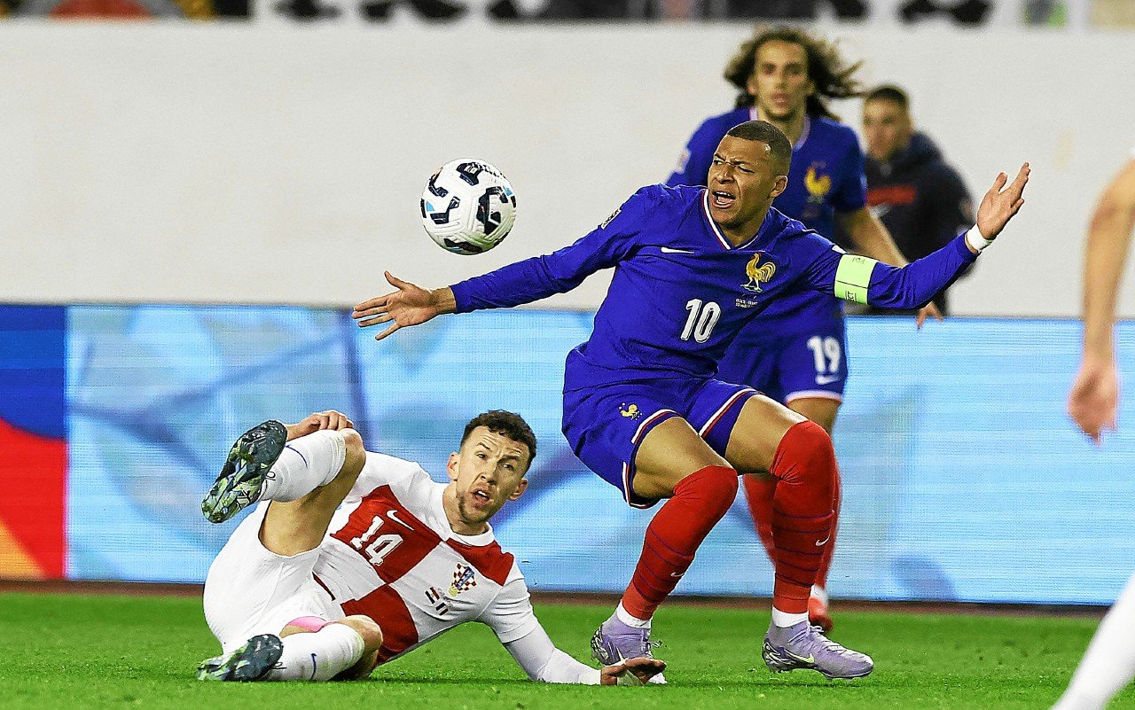 Ligue des nations : sans idées, l’équipe de France surprise par la Croatie en quarts de finale aller