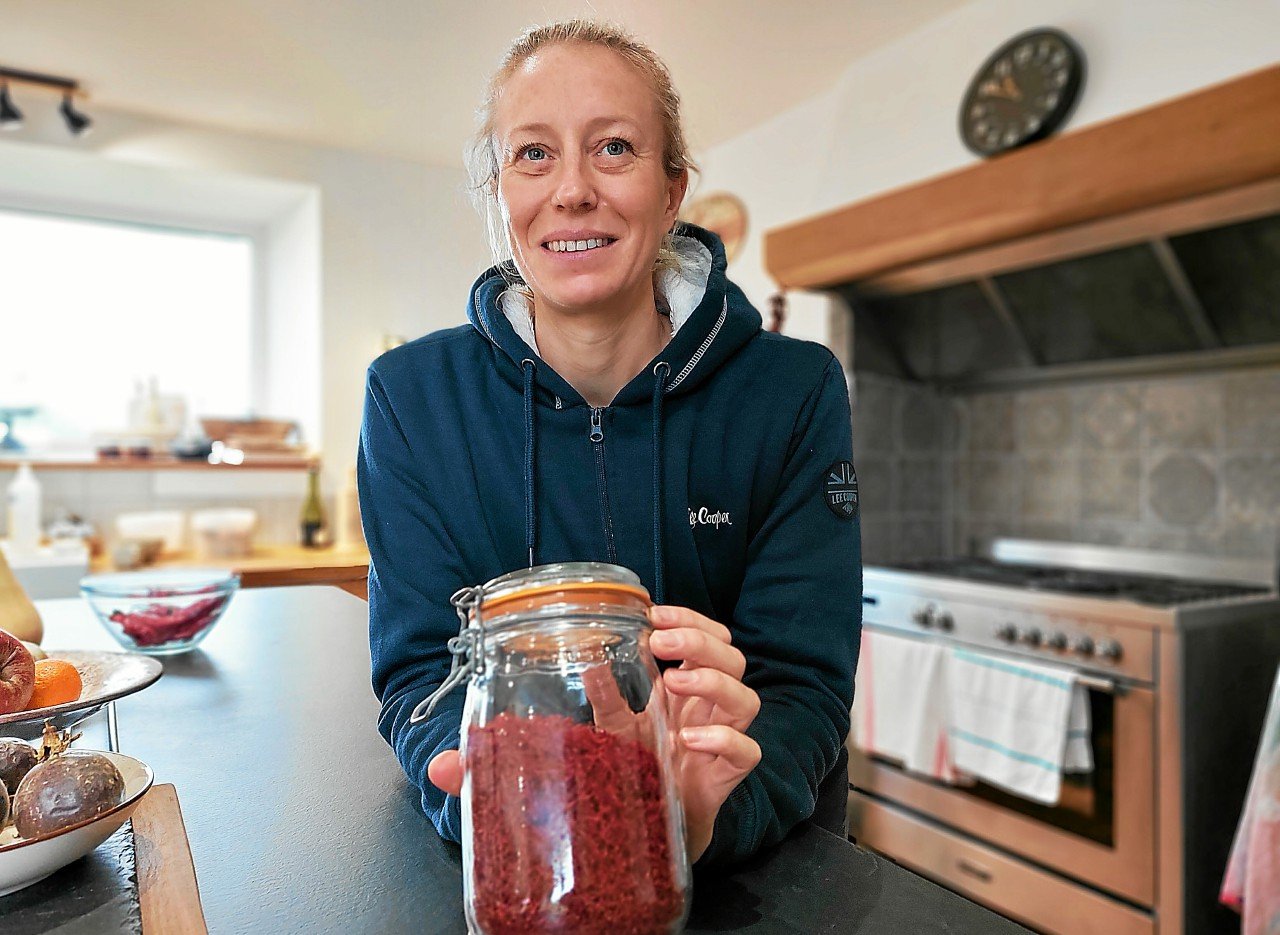 Quand elle n’est pas en mer, Iris Arbellot-Repaire produit du safran bio dans le Trégor