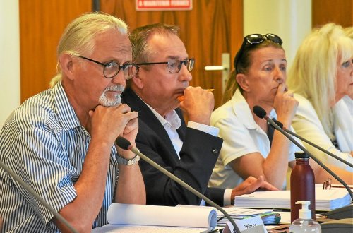 À Concarneau, le conseil municipal dérape en off