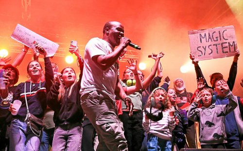 À Larmor-Plage, un concert gratuit de Magic System au Kasino
