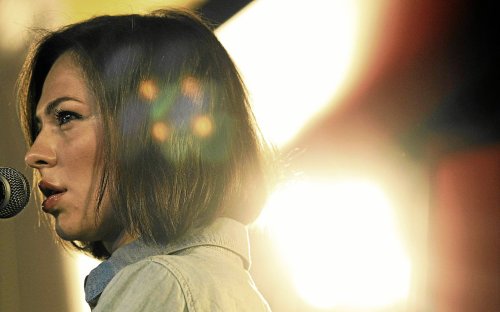 « Elle est un outil de propagande » : la venue de la DJ russe Nina Kraviz aux Vieilles Charrues divise en Bretagne