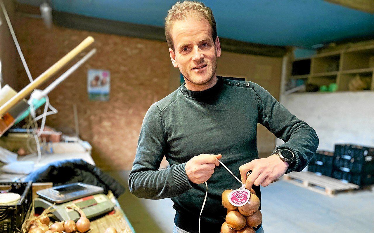 « On maîtrise tout, de la graine jusqu’au produit fini » : ce producteur d’oignons finistérien fait le pari de l’indépendance