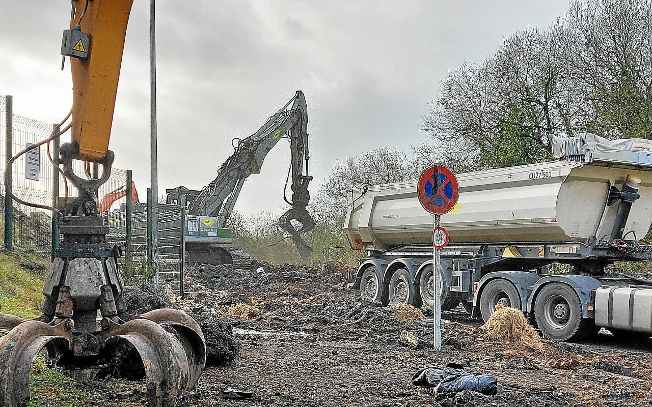 Colère des agriculteurs : le nettoyage se poursuit à la base Lidl de Châtelaudren-Plouagat