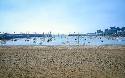 À Saint-Quay-Portrieux, un homme de 80 ans meurt sur une plage malgré l’aide de passants