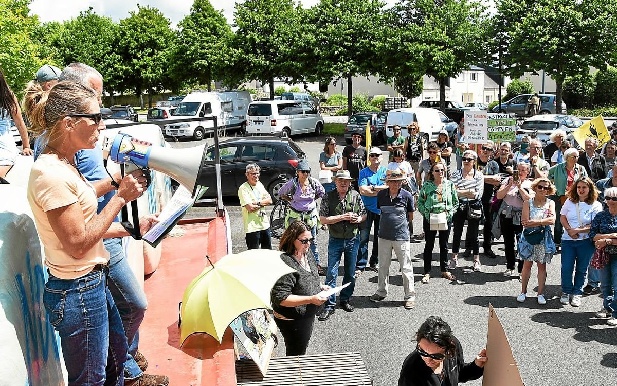 « Nous voulons faire entendre nos voix » : 200 personnes venues à Pont-l’Abbé défendre l’agriculture bio