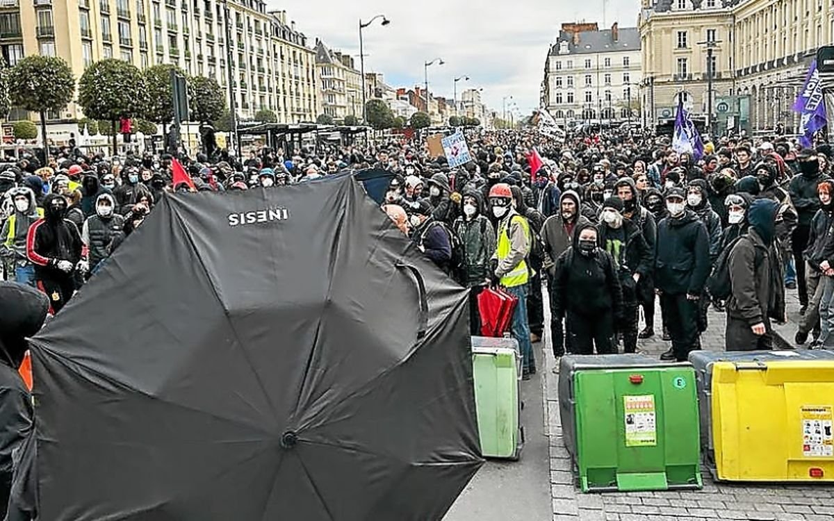 🔒 En tête des manifestations à Rennes, la coalition des révoltés