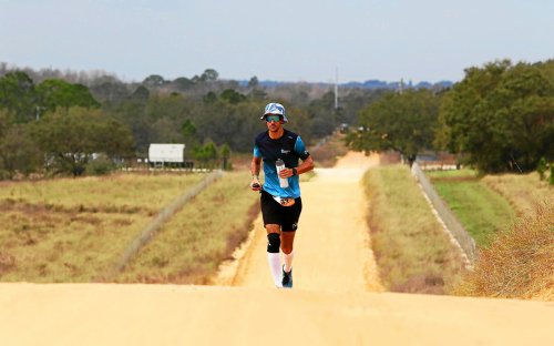 « Notre corps est un mutant » : Martin Le Bleis, le Breton qui court des triathlons de 30 heures