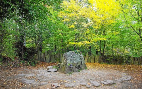À la découverte des lieux mythiques de la forêt de Brocéliande [Carte]
