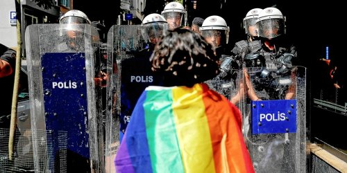 Plus de 150 arrestations lors de la Marche des Fiertés à Istanbul