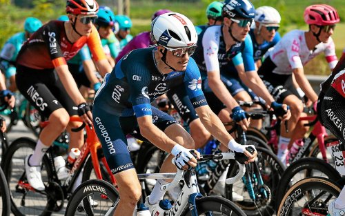 Tour d’Italie : Gaudu dans les temps avec les leaders, Roglic perd son maillot rose