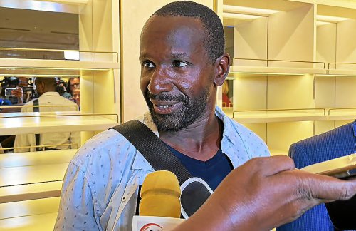 Olivier Dubois, ex-otage au Mali, sera accueilli à 12 h par Macron à la base aérienne de Villacoublay