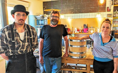 « C’est la potion magique d’Astérix » : à Douarnenez, Emilie Renou se lance dans la production de garum, comme dans l’Antiquité
