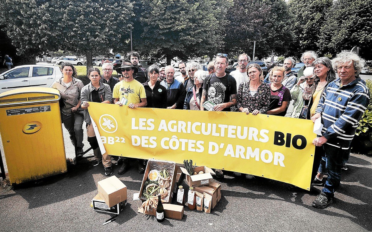 À Lamballe-Armor, cidres, poireaux et fromages bios envoyés à la ministre de l’agriculture