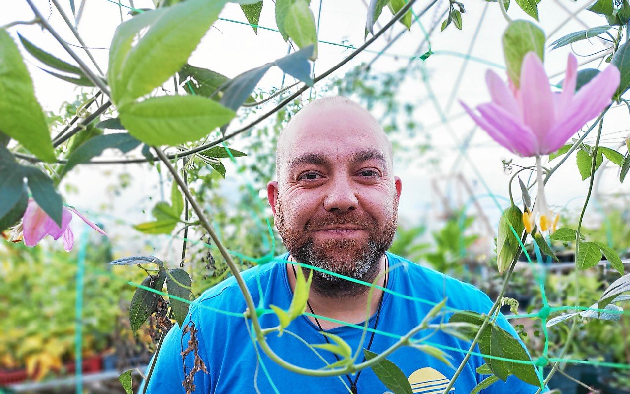 « Cultiver ces variétés me passionne » : Yann Métayer est maraîcher « exotique » et bio à Plomeur