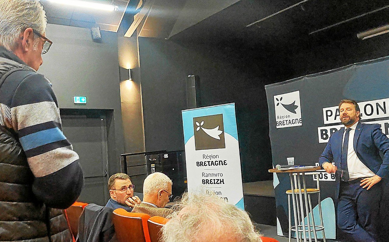 Mobilités, agriculture, environnement… À Dinan, la Bretagne se débat en public