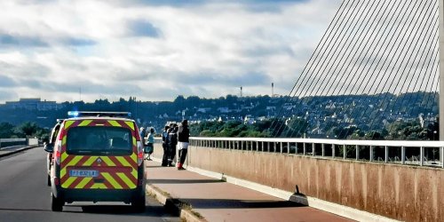 À Brest, une sexagénaire déséquilibrée jette une poussette du pont Albert-Louppe