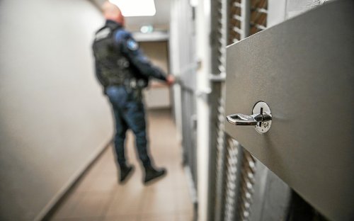 À la prison de Saint-Malo, un détenu s’agace après l’arrivée d’un cinquième homme dans une cellule : il est condamné pour outrages