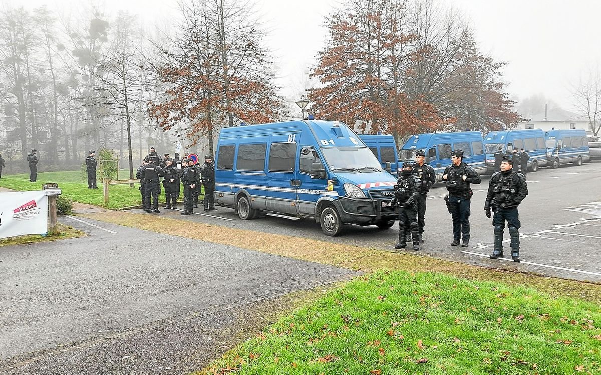 « Déni de démocratie », dispositif de gendarmerie XXL : ambiance tendue avec les agriculteurs dans cette petite commune d’Ille-et-Vilaine