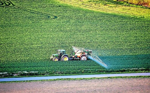 Pesticides : les députés votent en commission pour la réintroduction dérogatoire de néonicotinoïdes