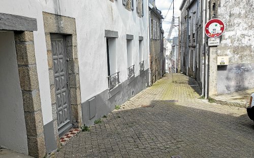 « C’était vraiment très violent et tellement bruyant » : à Douarnenez, cette habitante du centre-ville raconte l’agression dont elle a été témoin