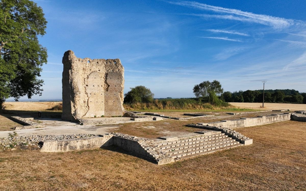 Vu du ciel, ce temple témoigne du passé gallo-romain de Corseul