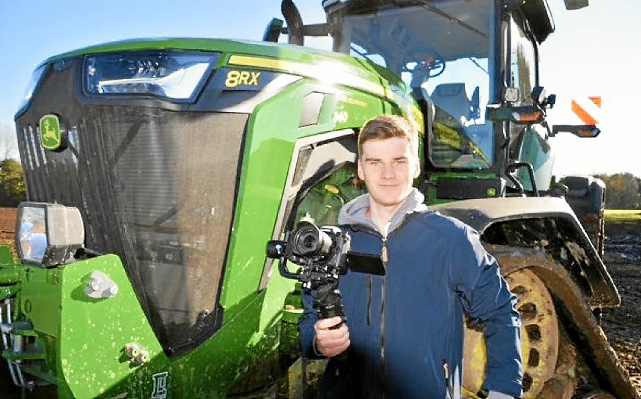« Une autre vision de l’agriculture » : près de Guingamp, ce Youtubeur met en lumière les engins agricoles