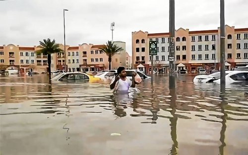 Deux ans de pluie en 24h : des dégâts impressionnants à Dubaï, après le passage d’une violente tempête