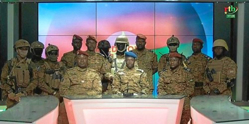 Burkina Faso : des militaires annoncent avoir pris le pouvoir