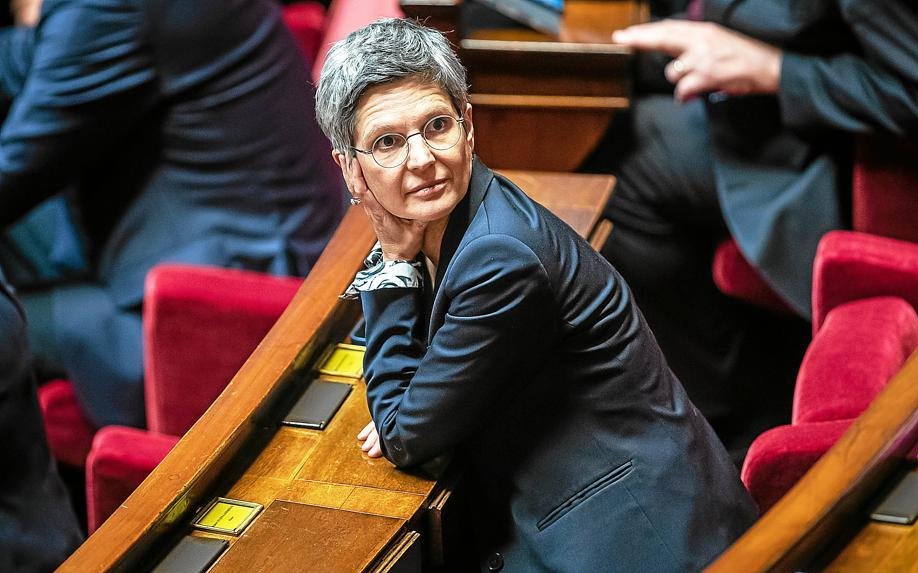 Non, Sandrine Rousseau n’a pas été exfiltrée de sa résidence secondaire à Dinéault dans le Finistère [Fact-checking]