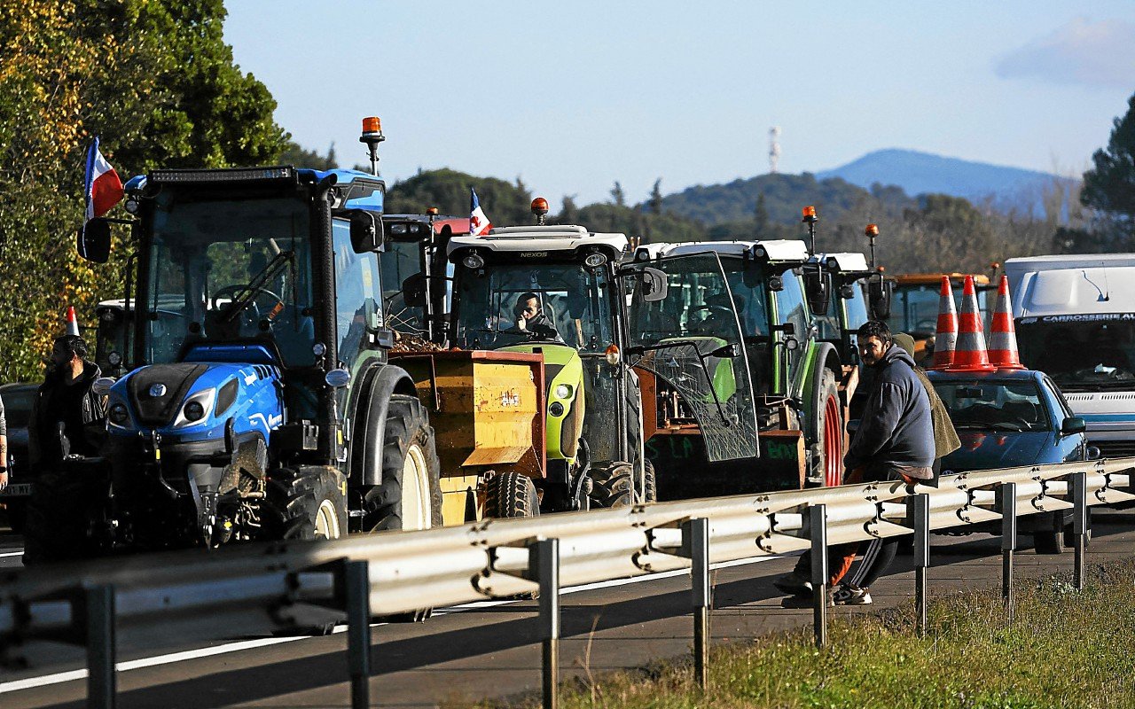 « On ne va pas lâcher » : des barrages d’agriculteurs persistent dans le Sud-Ouest de la France