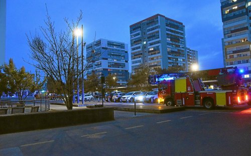 Appelés pour un feu d’appartement, les pompiers de Brest découvrent… une télé à l’ambiance feu de cheminée